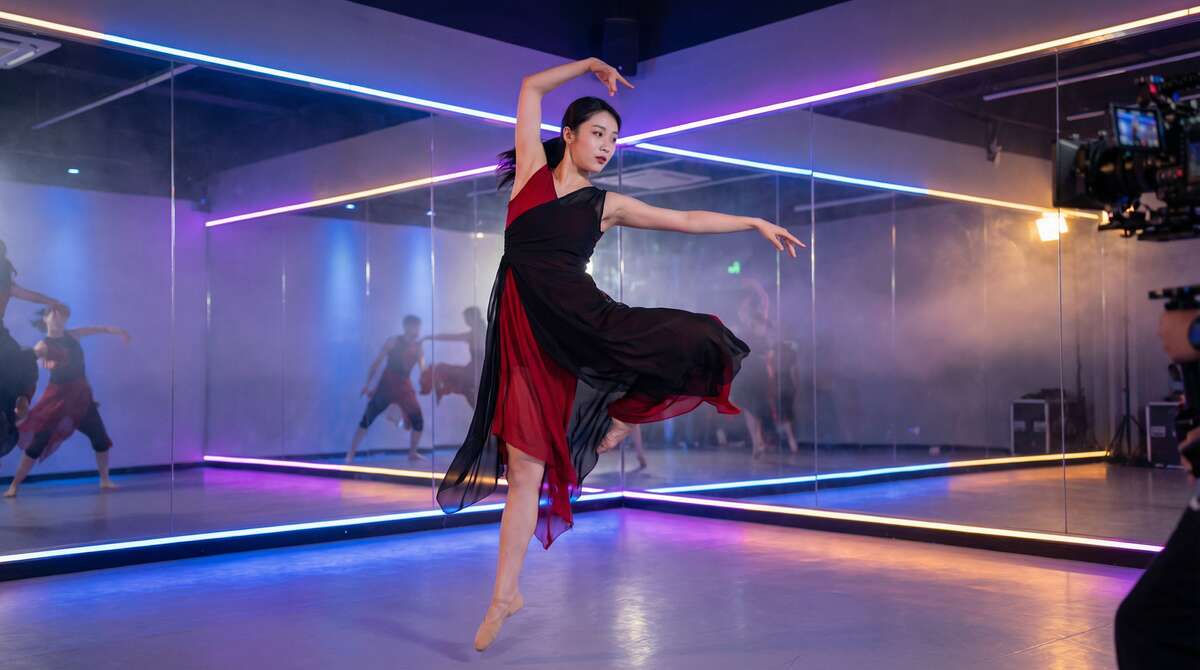 探花视频舞蹈视频表演